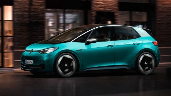 Volkswagen продлил жизнь батарейному хэтчбеку e-Golf Volkswagen продлил жизнь батарейному хэтчбеку e-Golf
