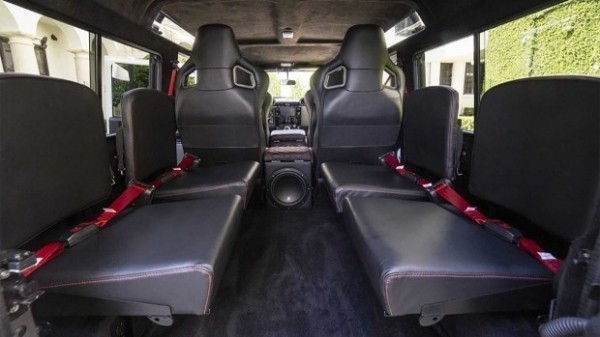 Tesla Model D: необычный тюнинг Land Rover Defender Tesla Model D: необычный тюнинг Land Rover Defender