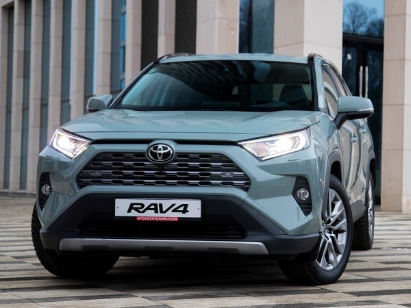 Hyundai Creta стала популярнейшим кроссовером в России в марте