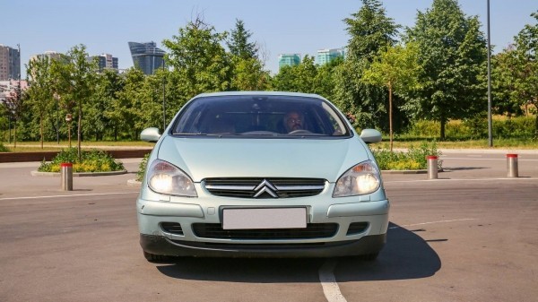Citroen C5 I c пробегом: уже потраченная оцинковка и жёсткий BDSM с блоком BSM