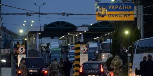 Кабмин приоткрыл границу с Польшей Кабмин приоткрыл границу с Польшей