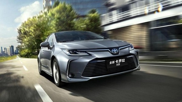 Начались продажи обновленного кроссовера Toyota RAV4 Начались продажи обновленного кроссовера Toyota RAV4