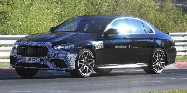 Обновленный E 63 AMG устроил легкий &laquo;стриптиз&raquo; (видео)