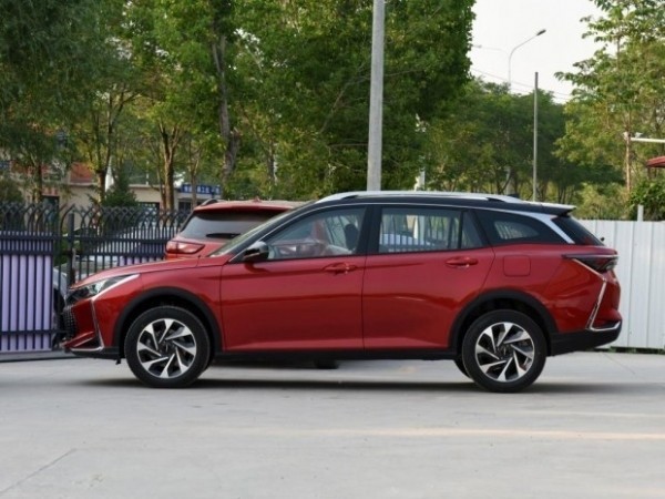 Симпатичный и дешевый: Dongfeng выпустили конкурента Октавии универсал Симпатичный и дешевый: Dongfeng выпустили конкурента Октавии универсал