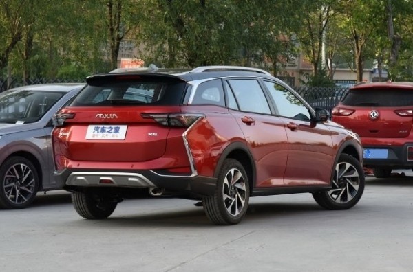 Симпатичный и дешевый: Dongfeng выпустили конкурента Октавии универсал Симпатичный и дешевый: Dongfeng выпустили конкурента Октавии универсал