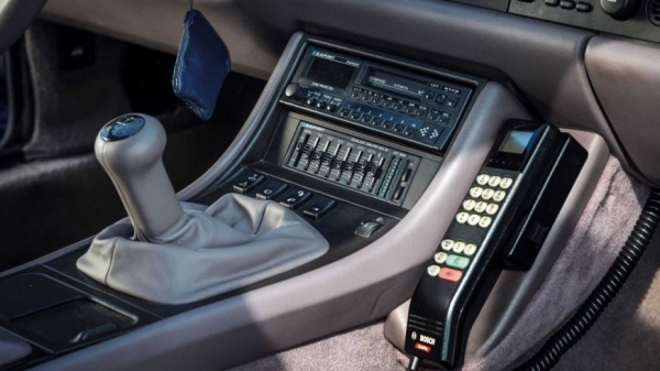 Этот восстановленный Porsche 944 S2 образца 1991 года выглядит фантастически 