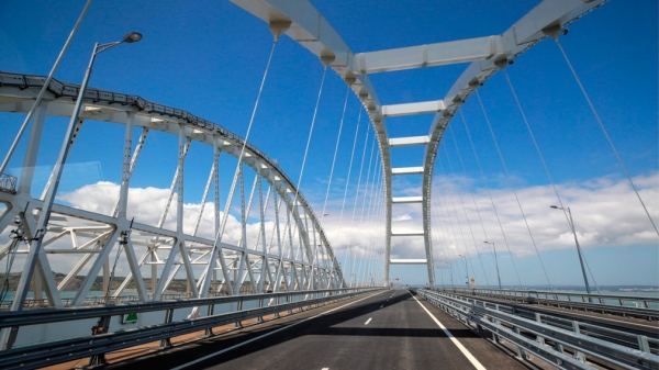 С начала лета через Крымский мост проехало более миллиона автомобилей С начала лета через Крымский мост проехало более миллиона автомобилей