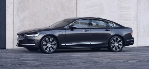 Volvo показала в РФ рестайлинговые S90 и V90 Cross Country
