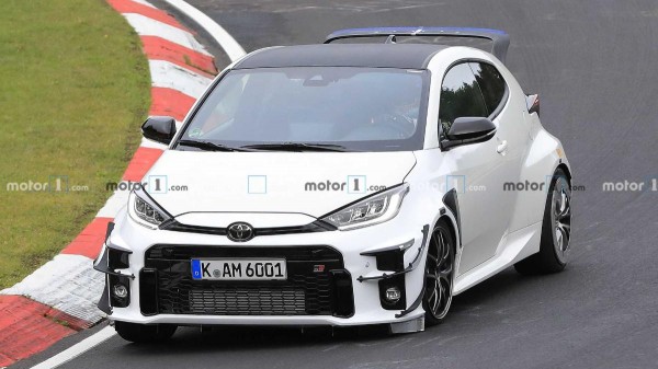 Прототип мощного хэтчбека Toyota GR Yaris пойман на Нюрбургринге