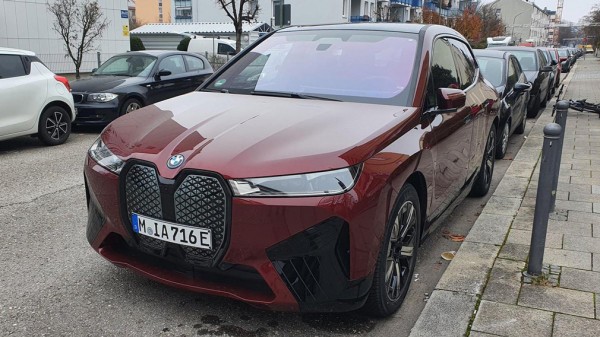 В Сети были опубликованы «живые» фото кроссовера BMW iX В Сети были опубликованы «живые» фото кроссовера BMW iX