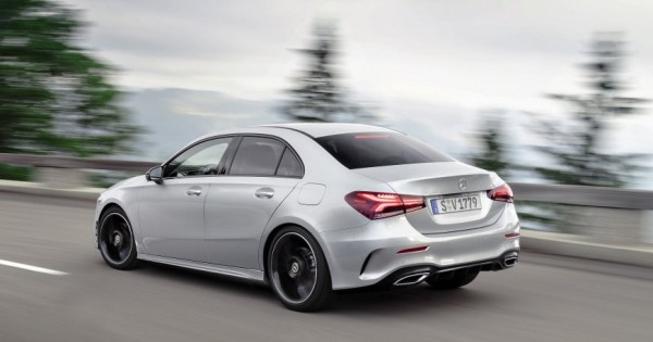Mercedes-Benz отзывает в России 9 машин