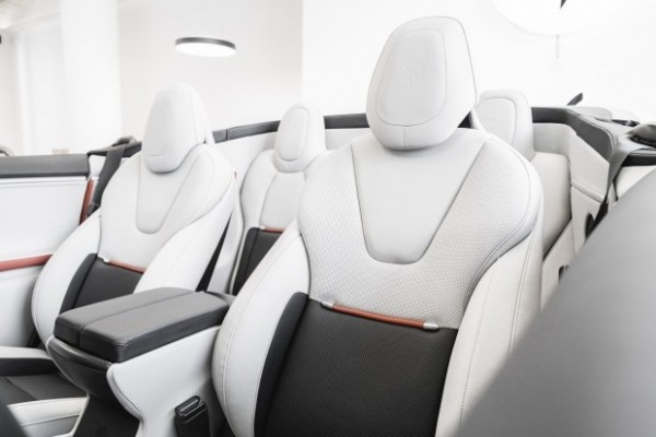 Тесле Model S снесло крышу Тесле Model S снесло крышу