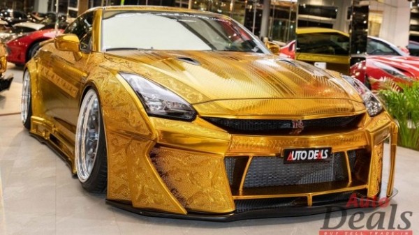 &laquo;Ты мой золотой&raquo;: в Дубае продается уникальный Nissan GT-R
