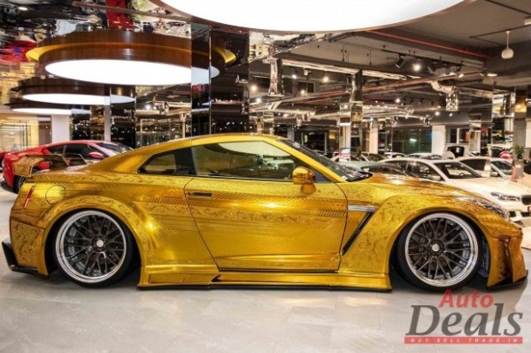 &laquo;Ты мой золотой&raquo;: в Дубае продается уникальный Nissan GT-R