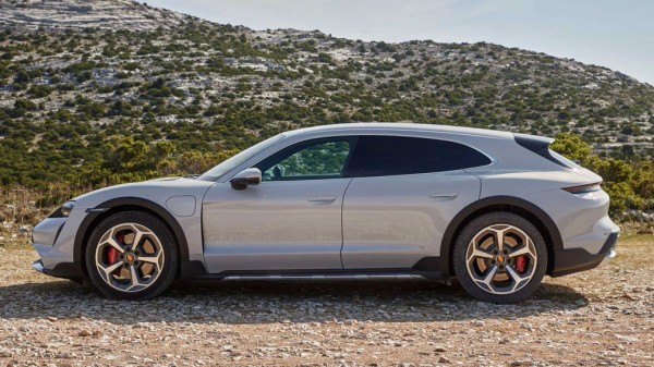 Porsche Taycan Cross Turismo стал доступен для заказа в России