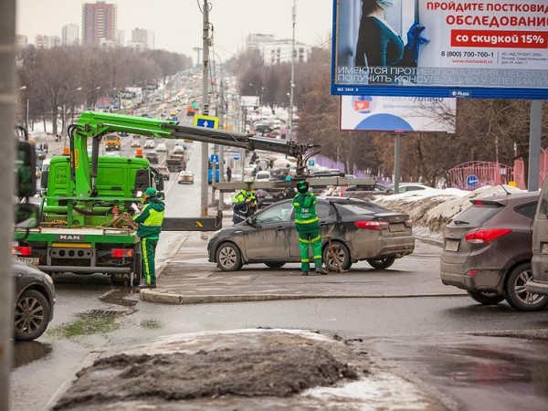 Граждане начинают активно препятствовать деятельности эвакуаторщиков из ГКУ АМПП Граждане начинают активно препятствовать деятельности эвакуаторщиков из ГКУ АМПП