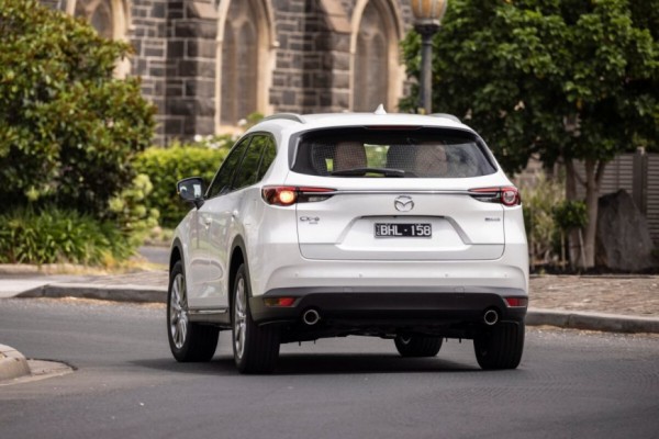 Кроссовер Mazda CX-8 обзавелся двумя новыми версиями