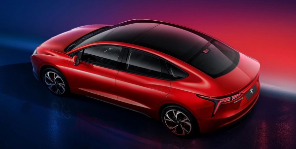 Renault и Jiangling Motors построили седан Yi для Европы Renault и Jiangling Motors построили седан Yi для Европы