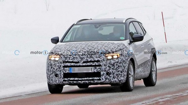 На новых моделях Opel место привычных эмблем и шильдиков займут QR-коды