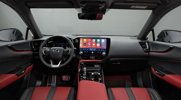 Кроссовер Lexus NX заметно повзрослел со сменой поколений