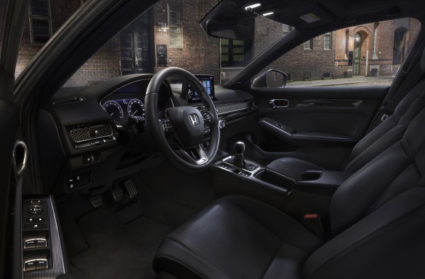 Пятидверка Honda Civic совместила два мотора с двумя коробками