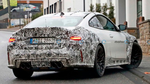 BMW M4 CSL станет легче на 100 килограммов BMW M4 CSL станет легче на 100 килограммов