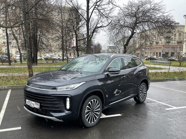 Чем премиальней шкаф, тем громче падает: тест-драйв обновленного Exeed TXL Чем премиальней шкаф, тем громче падает: тест-драйв обновленного Exeed TXL