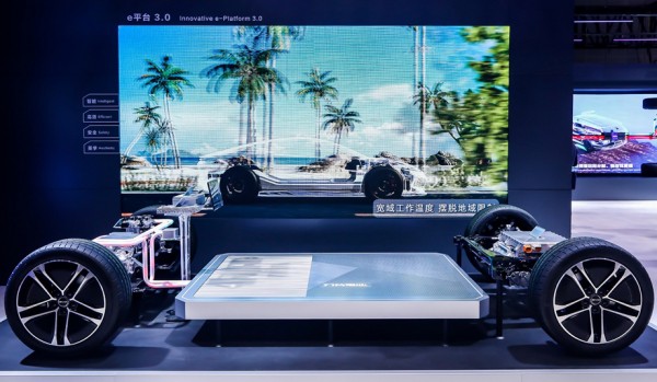 Daimler и BYD реорганизуют совместную марку Denza