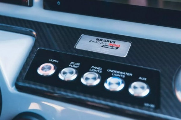 Нова модель від Brabus з двома моторами та ліжком Нова модель від Brabus з двома моторами та ліжком