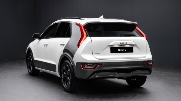 Компания KIA объявила комплектации и цены на кроссовер KIA Niro второго поколения