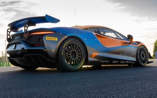 Суперкар McLaren Artura підготували до гонок