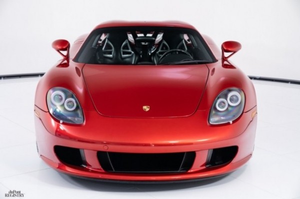 На продаж виставили Porsche Carrera GT у фірмовому кольорі Ferrari На продаж виставили Porsche Carrera GT у фірмовому кольорі Ferrari