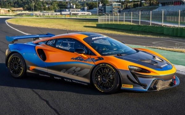 Суперкар McLaren Artura підготували до гонок
