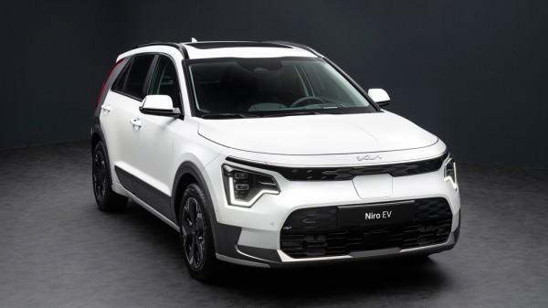 Компания KIA объявила комплектации и цены на кроссовер KIA Niro второго поколения