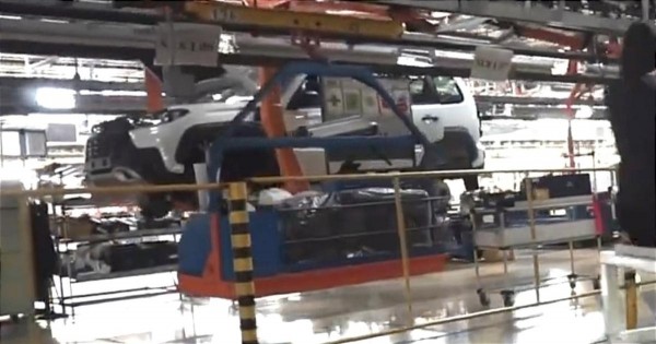 Российский автогигант АВТОВАЗ выпустил пробную партию упрощенных внедорожников LADA Niva без ABS