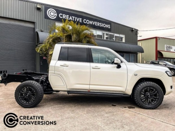 Презентовано пікап Toyota Land Cruiser 300