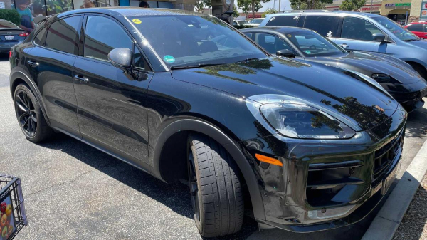 На тестах замечены прототипы Porsche Cayenne 2023 года и Panamera 2024 года