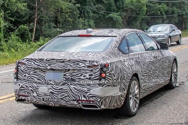 Седан CADILLAC CT6 нового поколения показали на шпионских фото с меньшим количеством камуфляжа Седан CADILLAC CT6 нового поколения показали на шпионских фото с меньшим количеством камуфляжа