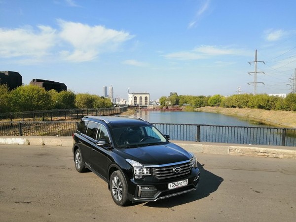 Большой «китаец» без комплексов: тест-драйв кроссовера GAC GS8 Большой «китаец» без комплексов: тест-драйв кроссовера GAC GS8