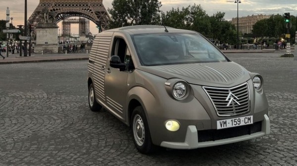 Сучасний Citroen Berlingo переробили у 2CV Fourgonnette 50-х Сучасний Citroen Berlingo переробили у 2CV Fourgonnette 50-х
