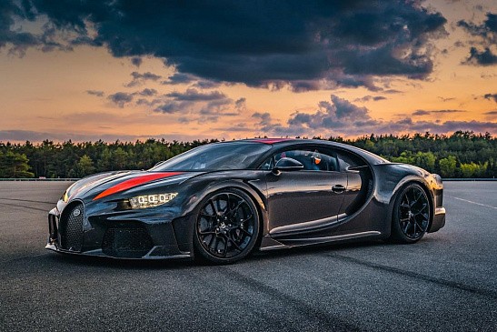 Гиперкар Bugatti La Voiture Noire показал свои возможности на драг-стрипе