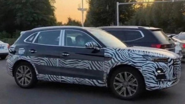 Обновленный кроссовер HONGQI HS5 заметили в Китае Обновленный кроссовер HONGQI HS5 заметили в Китае