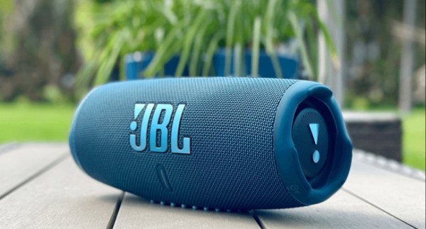 Как мошенники угоняют автомобили Peugeot и Toyota с помощью беспроводных колонок JBL?