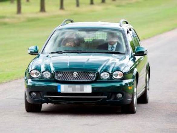 Универсал Jaguar из автопарка Елизаветы II продадут с аукциона Универсал Jaguar из автопарка Елизаветы II продадут с аукциона