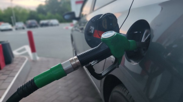 Почему на АЗС нужно обязательно глушить мотор Почему на АЗС нужно обязательно глушить мотор