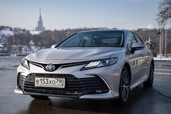 
            Минус миллион. Первый тест-драйв китайской Toyota Camry
        