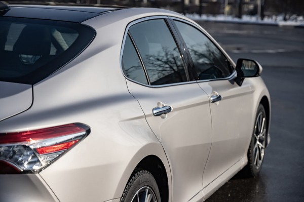 
            Минус миллион. Первый тест-драйв китайской Toyota Camry
        