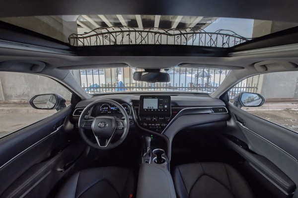 
            Минус миллион. Первый тест-драйв китайской Toyota Camry
        