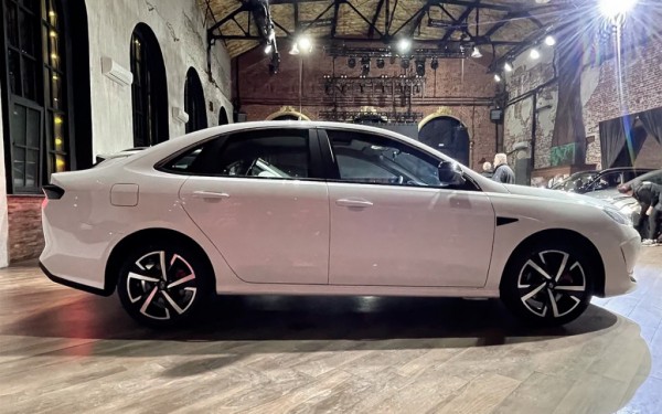 В Россию придет китайский конкурент Lada Vesta. Первые фото и впечатления
В Россию придет китайский конкурент Lada Vesta. Первые фото и впечатления