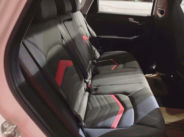 В Россию придет китайский конкурент Lada Vesta. Первые фото и впечатления
В Россию придет китайский конкурент Lada Vesta. Первые фото и впечатления